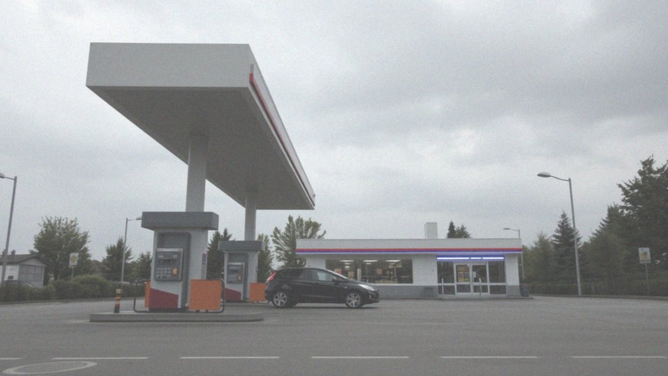 Czy stacje benzynowe są otwarte w niedziele handlowe?